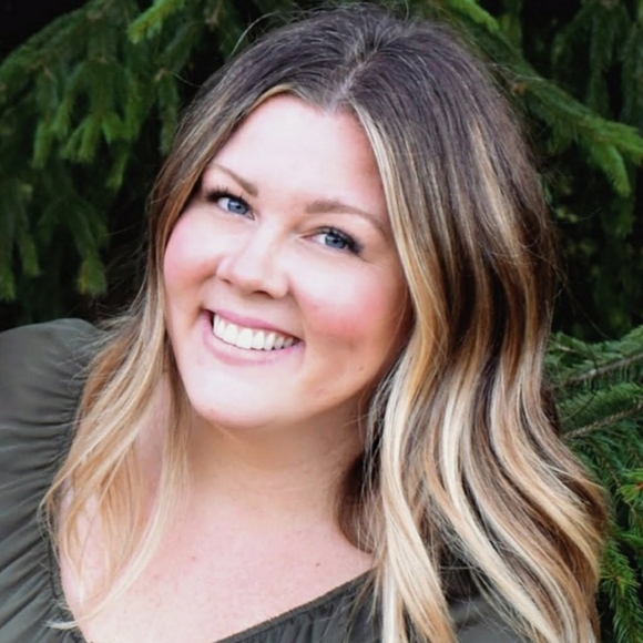 Meet your Posher, Georgina - Picture 3 of 3